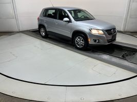 2011 VOLKSWAGEN Tiguan