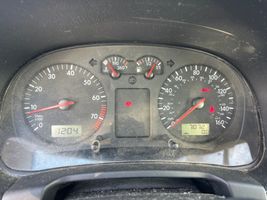 2004 VOLKSWAGEN Golf