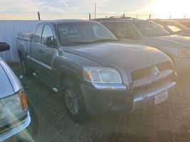 2006 Mitsubishi Raider