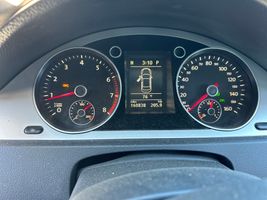 2010 VOLKSWAGEN Passat