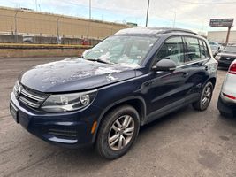 2016 VOLKSWAGEN Tiguan