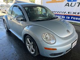 2010 VOLKSWAGEN New Beetle