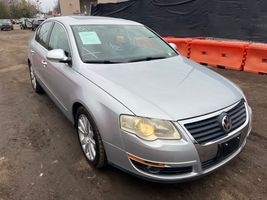 2010 VOLKSWAGEN Passat