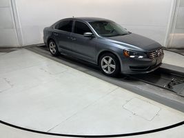 2013 VOLKSWAGEN Passat