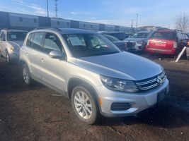 2017 VOLKSWAGEN Tiguan