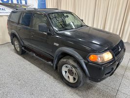2002 Mitsubishi Montero Sport