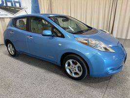 2011 NISSAN LEAF
