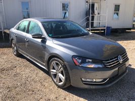 2013 VOLKSWAGEN Passat