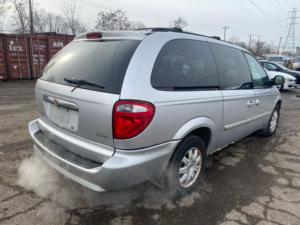 2007 CHRYSLER TOWN & COUNTRY 3