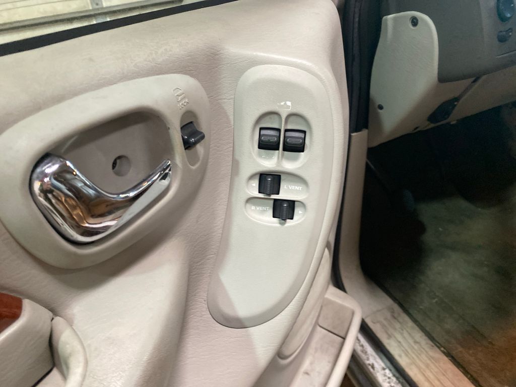 2007 CHRYSLER TOWN & COUNTRY 11