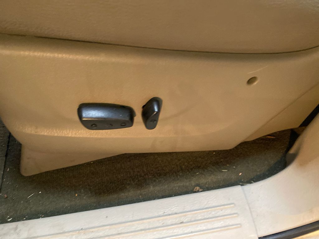 2007 CHRYSLER TOWN & COUNTRY 12