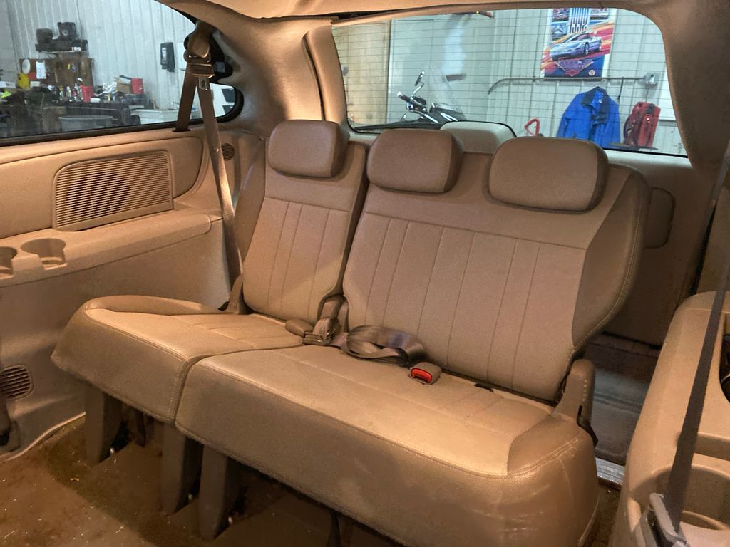 2007 CHRYSLER TOWN & COUNTRY 13