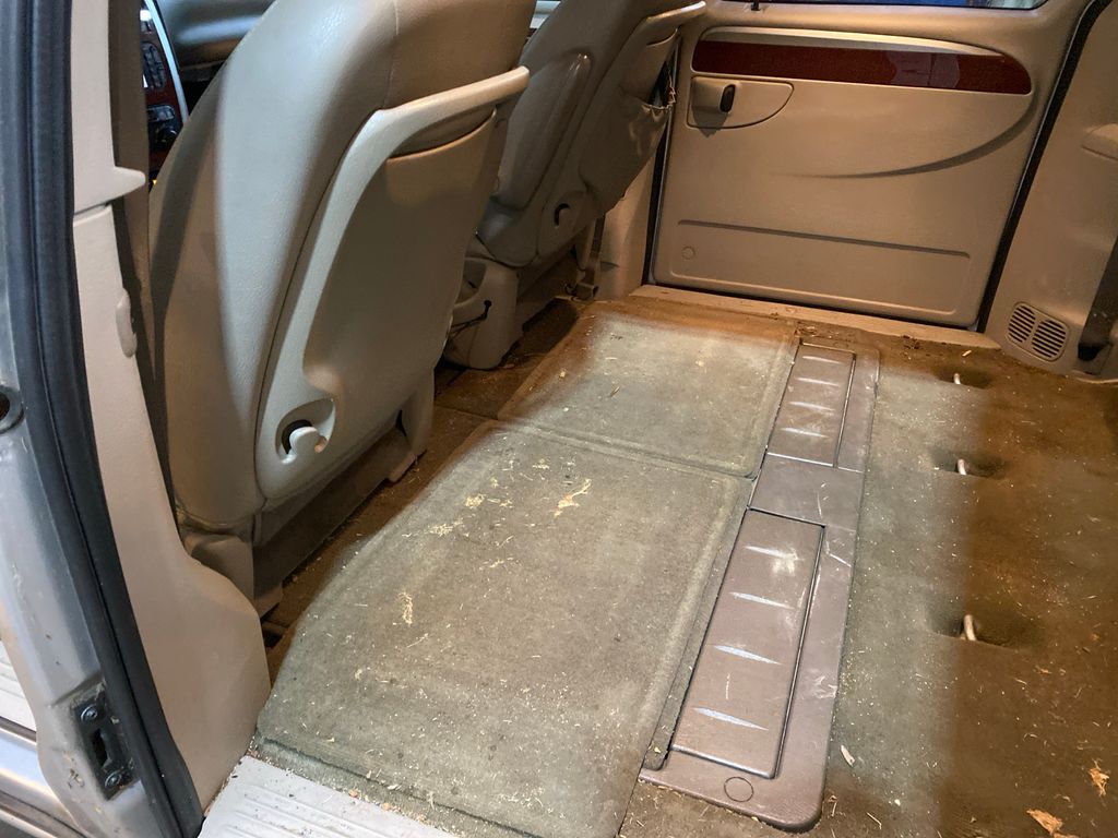 2007 CHRYSLER TOWN & COUNTRY 8