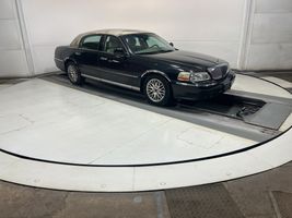 2004 Lincoln Town Car