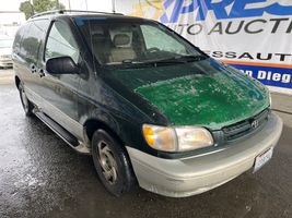 1999 TOYOTA SIENNA LE