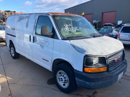 2005 GMC G2500 VANS