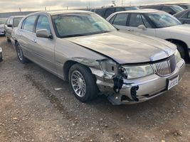 2002 Lincoln Town Car