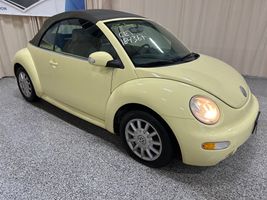 2005 VOLKSWAGEN New Beetle