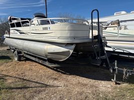 2010 Sun Tracker 2010