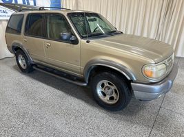 2000 Ford Explorer