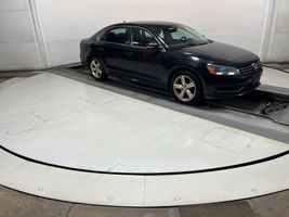 2013 VOLKSWAGEN Passat