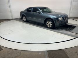 2005 CHRYSLER 300