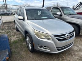 2010 VOLKSWAGEN Tiguan