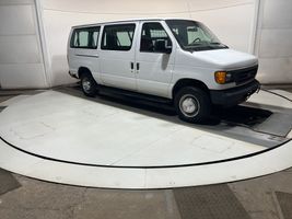 2005 FORD E-350