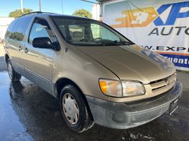 2000 TOYOTA SIENNA