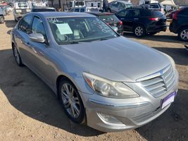 2013 HYUNDAI GENESIS