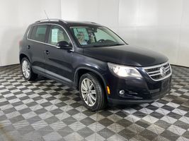 2011 VOLKSWAGEN Tiguan