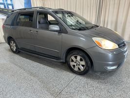 2004 TOYOTA SIENNA