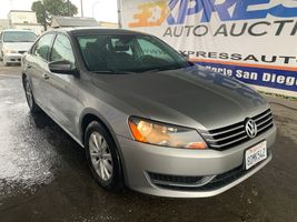 2013 VOLKSWAGEN Passat