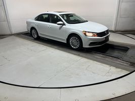 2016 VOLKSWAGEN PASSAT