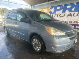 2004 TOYOTA SIENNA