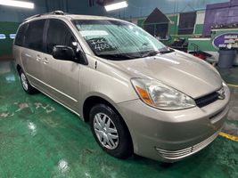 2005 TOYOTA SIENNA