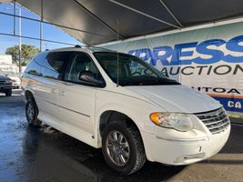 2005 CHRYSLER TOWN & COUNTRY