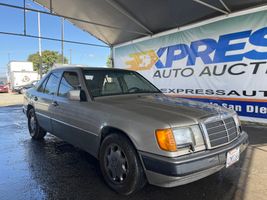 1993 MERCEDES-BENZ E CLASS 