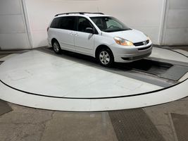 2004 TOYOTA SIENNA