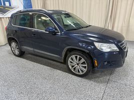 2011 VOLKSWAGEN TIGUAN