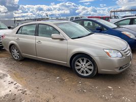 2005 TOYOTA AVALON