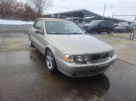 2004 VOLVO C70