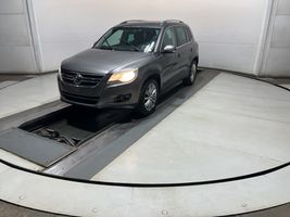 2010 VOLKSWAGEN TIGUAN S