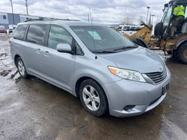 2013 TOYOTA SIENNA