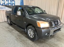2004 NISSAN TITAN LE
