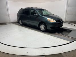 2004 TOYOTA SIENNA