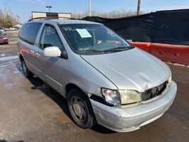 2002 TOYOTA SIENNA
