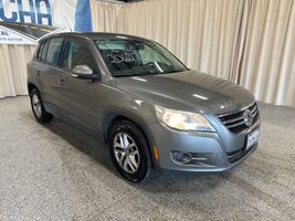 2011 VOLKSWAGEN TIGUAN