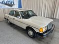 1982 MERCEDES-BENZ 240 SERIES