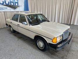 1982 MERCEDES-BENZ 240 SERIES